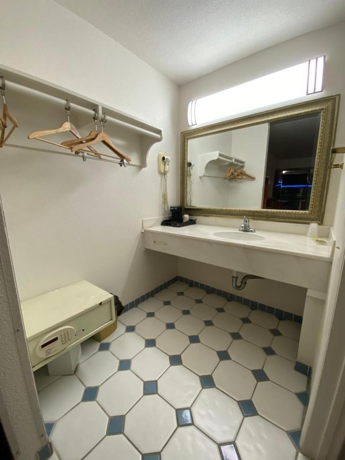 Americas Best Value Inn Pico Rivera East Los Angeles Exterior photo