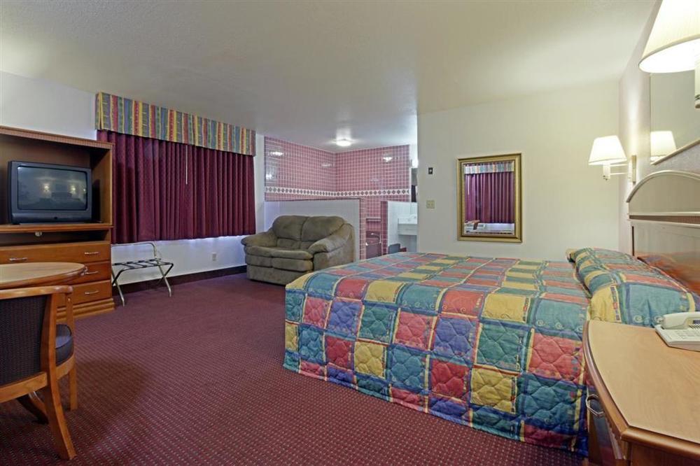 Americas Best Value Inn Pico Rivera East Los Angeles Room photo